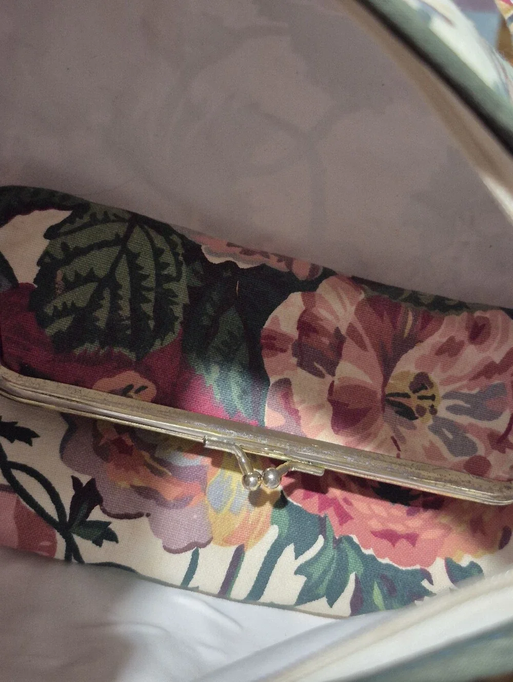 Vintage cosmetics and toiletry floral duffel bag and matching kisslock